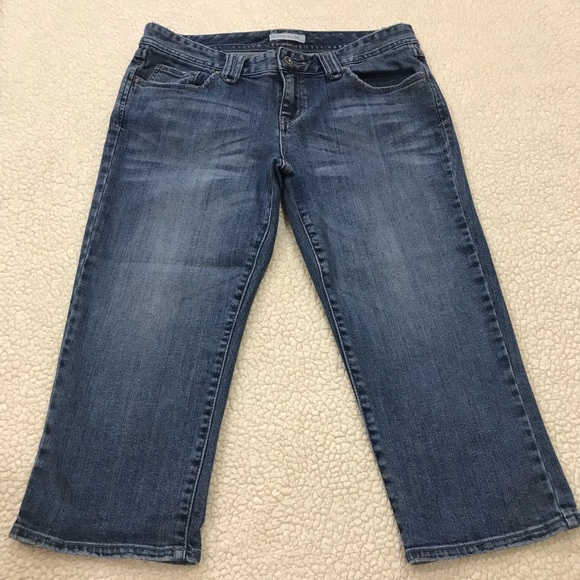 Aeropostale Stretch Denim Blue Jean Capri Pants
Size 9 / 10 Medium 
2 Front & - Picture 2 of 16